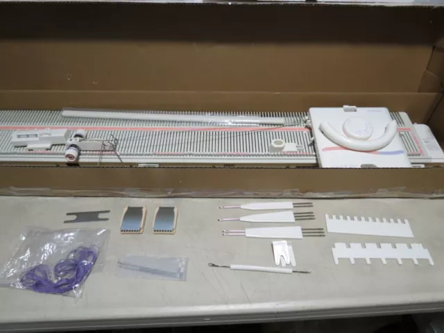 Professional Silver Reed Knitting Machine LK150 6.5mm 150 Stitches Punch  Cards##