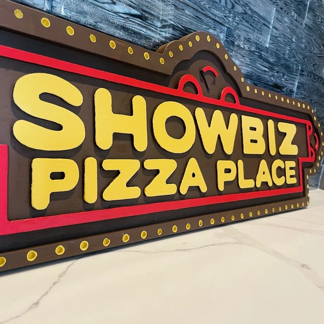 🍕 VINTAGE Pizza Place Sign Americana Decor Chuck E Cheese Man