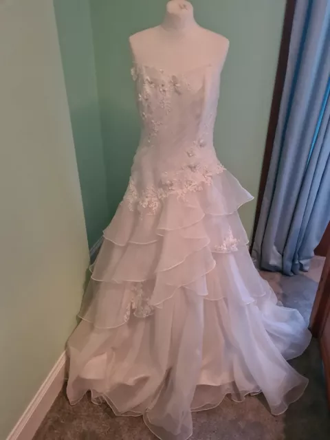 Impresionante Vestido de Boda Alfred Angelo Cuento de Hadas Blanco con Detalle Floral Talla 16