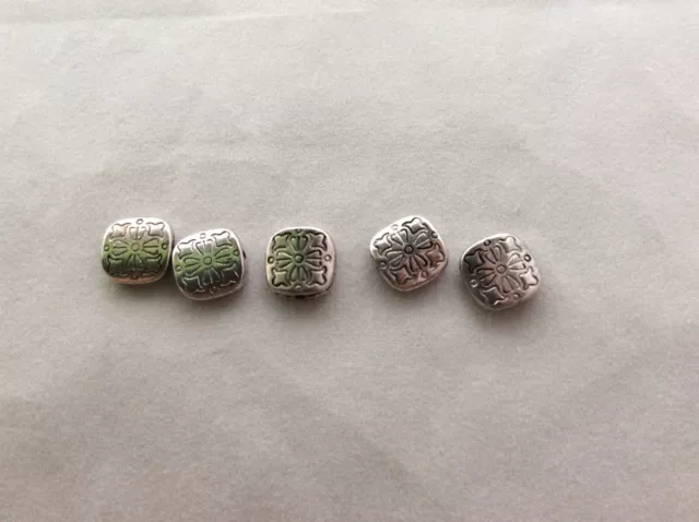 5 x application de perles carrées plates couleur argent style tibétain 10,5 mm (h) x 10,5 mm (l) x 3 mm (d).