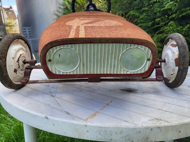 Voiture à pédales - Ameublement