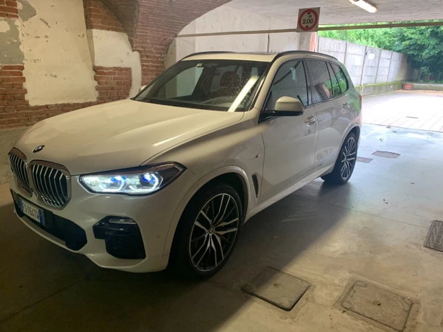 BMW X5 xDrive30d Msport bianco perla 30000 euro di optional