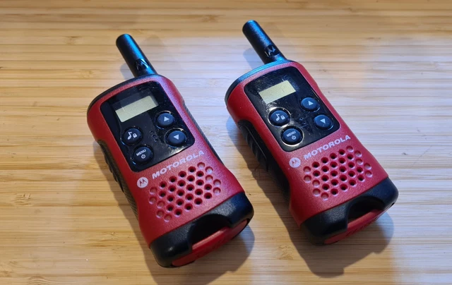 Motorola P14MAA03A1BB T40 walkie talkie bidirezionale 2 pezzi 8 canali - nero/rosso