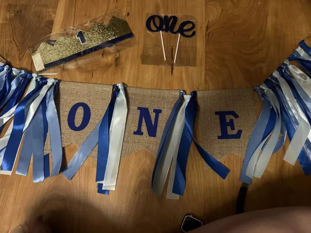 Primer primer cumpleaños príncipe una silla alta pancarta corona pastel