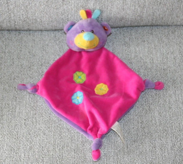 Doudou Ours Plat Grelot Rose Violet Fleurs Brodees Item Nr 69097 Etat Neuf