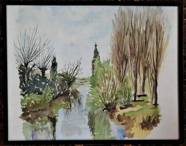 Une aquarelle d'une rivière avec des arbres et de l'herbe. | Photo Premium