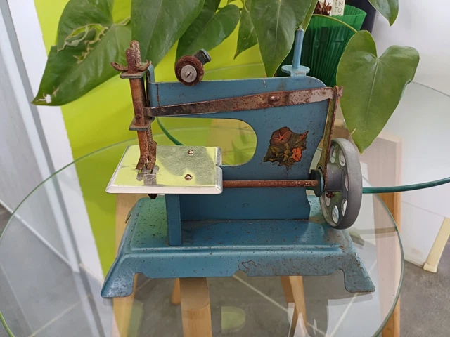 Ancienne machine à coudre Jouet Rose Marie