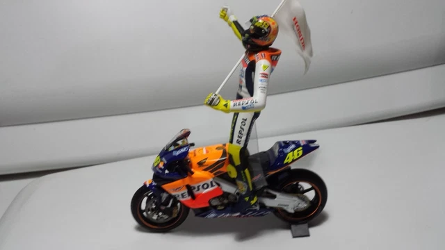 MINICHAMPS 1/12 HONDA RC211V 2002 Valentino Rossi Repsol