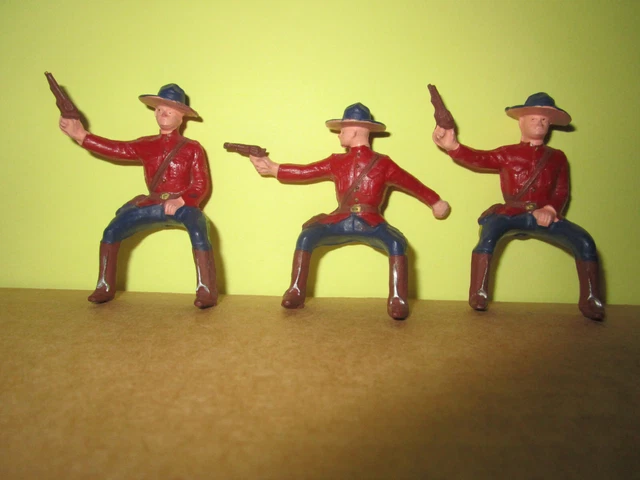 Figurine starlux lot 3 cavaliers police montée Canadienne