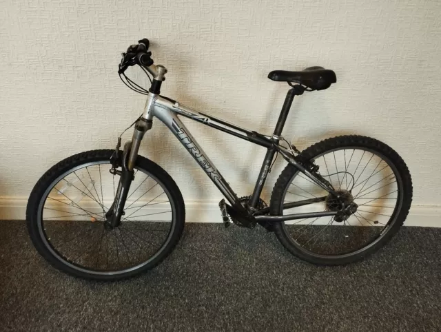 TREK MOUNTAIN BIKE series 4 grey Needs Chain 2.25 PicClick UK