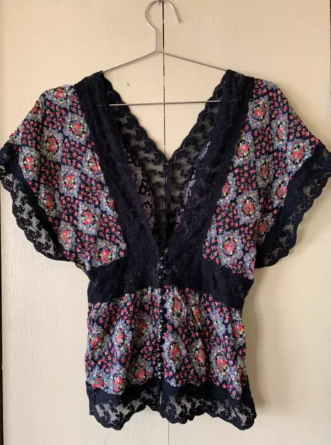 Forever 21 women's floral & Black Lace Trim Boho Top Size Small