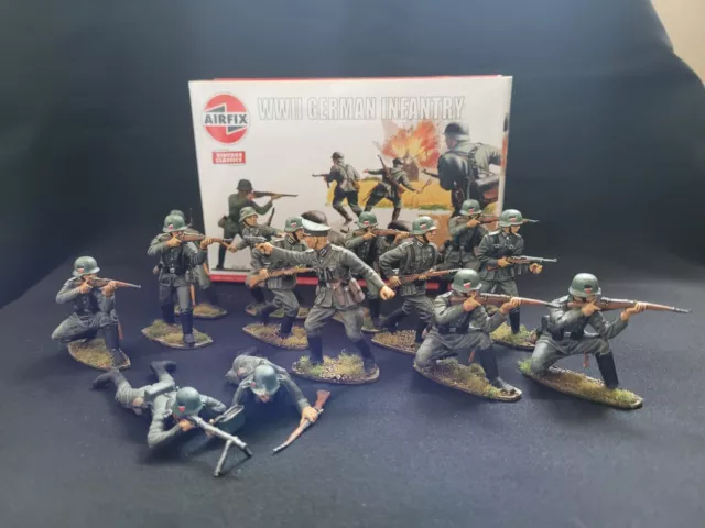 Airfix 1/32 Deutsche Infanterie Pro lackiert. 54 mm. (ALTE ROTE BOX) x 14 Figuren.