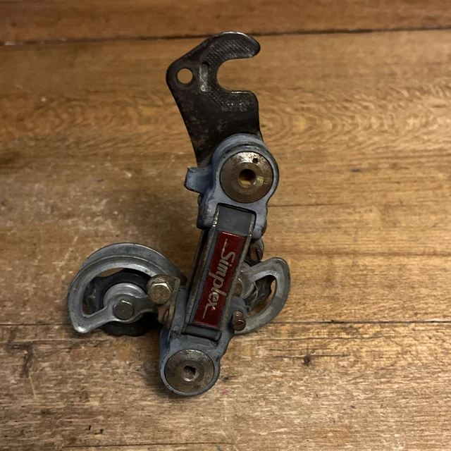 Lot vitesses dérailleur avant arrière et leviers Simplex pour vélo vintage - Équipements vélos Lot vitesses dérailleur avant arrière et leviers Simplex pour vélo vintage - Équipements vélos