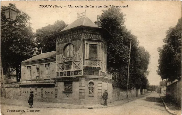 CPA MOUY Un coin de la rue de LIANCOURT (377286)