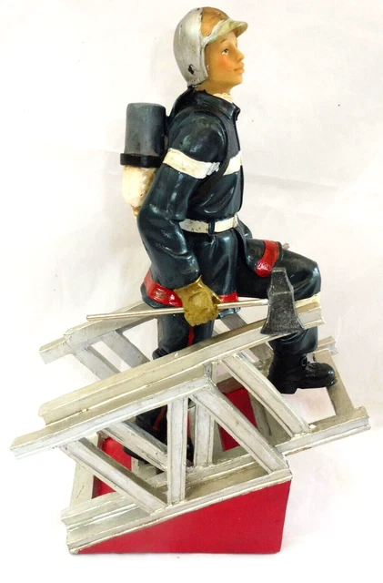 SAPEURS POMPIERS - FEMME POMPIER AVEC UNE LANCE 20 cm de hauteur N° 207 EUR 21,00 - FR