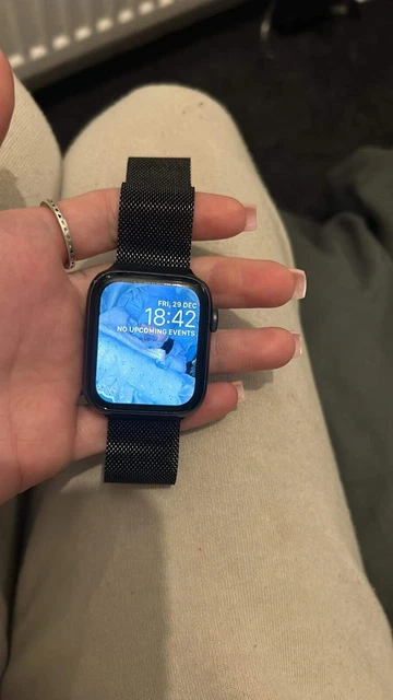 Apple watch series 4 44mm space gray aluminum case with shop black sport loop