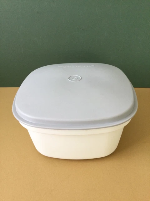 Vintage Tupperware Storer & Drainer.  Grey Lid.