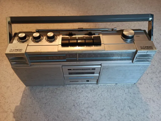 Transistor radio-cassette stéréo vintage années 80 RADIOLA FM-LW-MW (fonctionne)