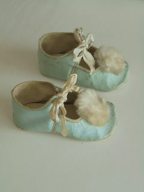 Belle Paire de chaussures de Poupée Ancienne - En Cuir Bleu - Doublées