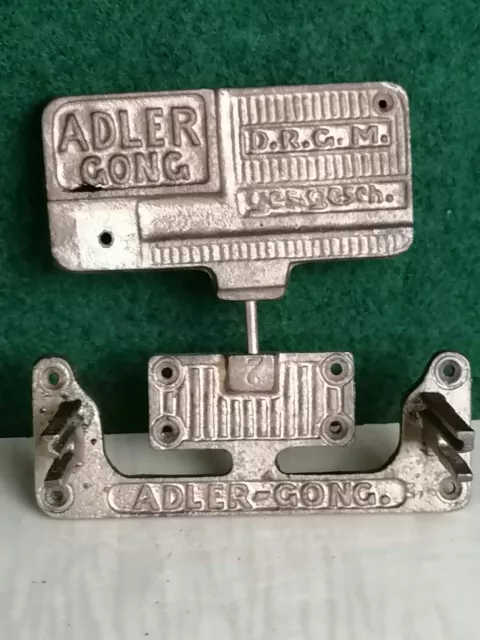 Adler Gong - Uhrwerkhalter - Gonghalter - alter Zustand.