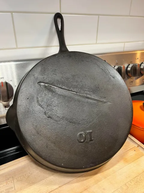 Antique Unmarked Single Spout #10 Cast Iron Skillet w/Gate Mark