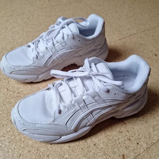 Asics Jungen Sneaker Schuhe weiß Gr.39 sehr guter Zustand