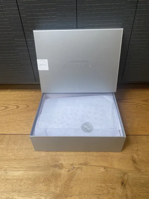 Lookfantastic scatola regalo argento vuota con carta velina Natale