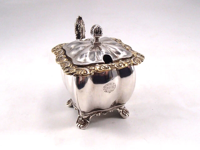 Pendentif Ancien En Argent Massif 925 Et Or - Représente Un Ange (putti) Tenant Un Calice