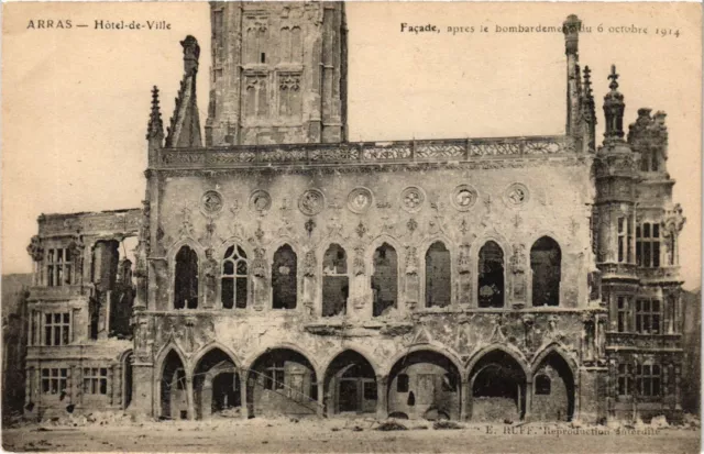 CPA AK Militaire Arras Hotel-de-Ville Facade apres bombardement (697146)