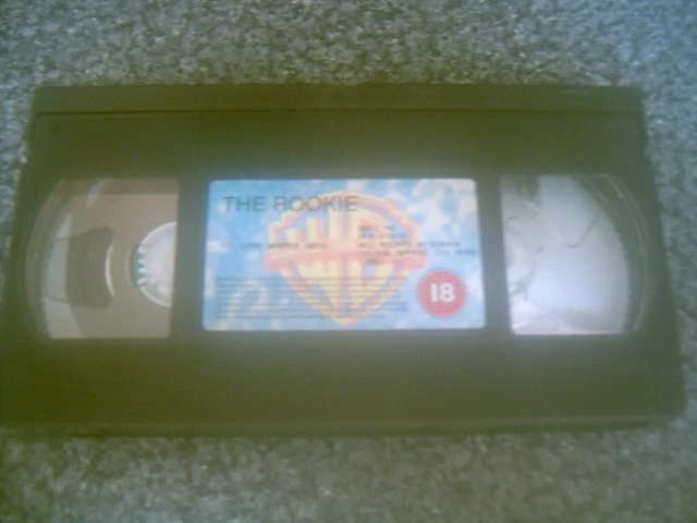 THE ROOKIE MOVIE-CLINT EASTWOOD,CHARLIE SHEEN-VHS TAPE-videotape