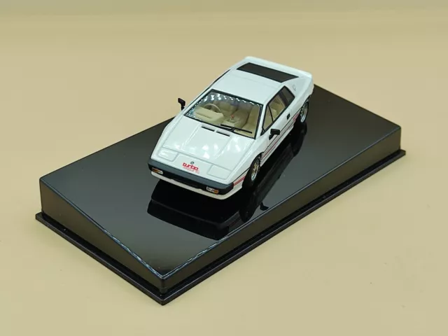 1/43 Lotus Esprit Turbo Blanc Nacré 1976 Autoart ref: 55301