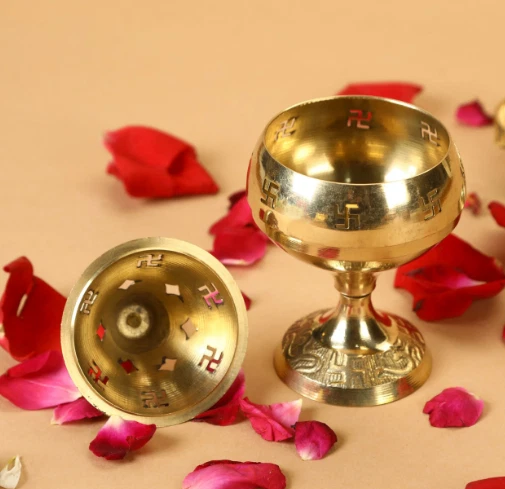 Schöne 6" Messing Puja Arti Diya (Swastik Om) Öllampe Home Temple Diwali...