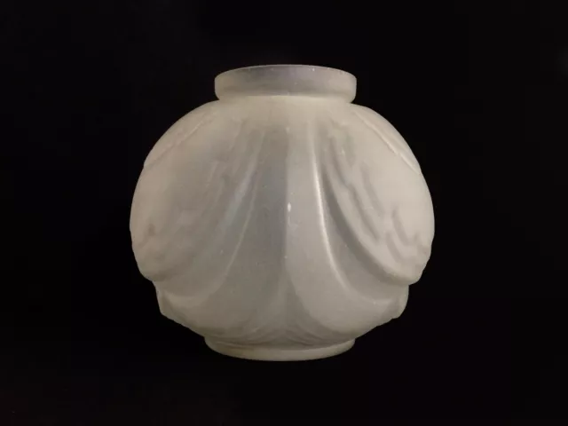 Vase boule Art Déco en verre dépoli. Epoque Art Déco. France