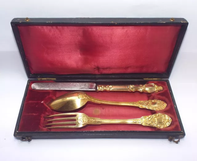 19TH CENTURY FRENCH SOLID SILVER THREE PIECE CUTLERY SET, CASED c1840