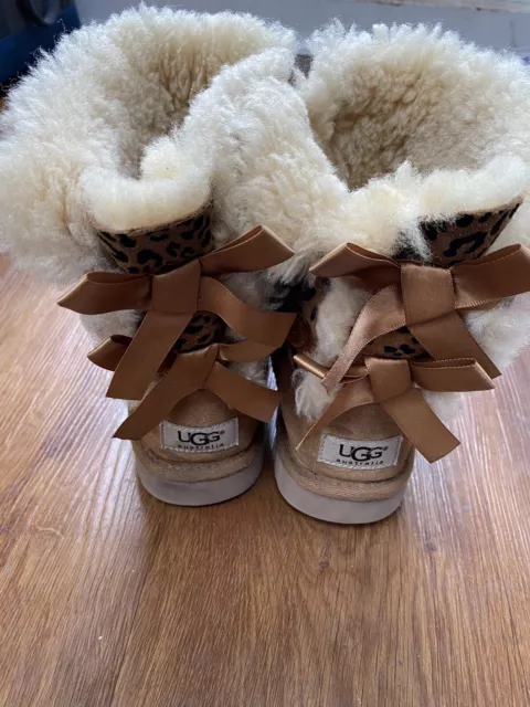 Girls ugg boots size 2 top