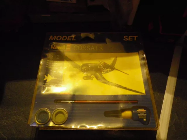 Revell  Corsair  1/72