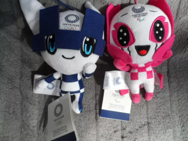 2 Maskottchen von  den Olympischen Sommerspielen 2020 in Tokyo - Japan