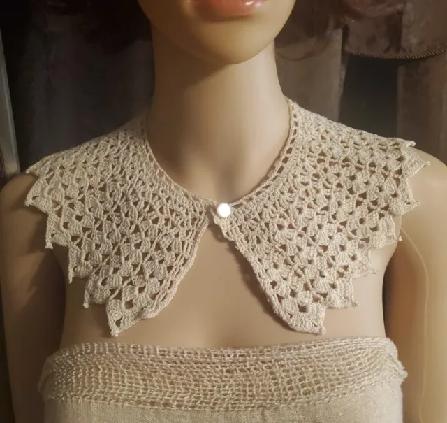 Vintage Handmade Lace Crochet Collar Off-White With Vintage Pearl Toned Button.