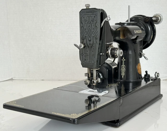 1941 SINGER 221 Featherweight BLACKSIDE Sewing Machine, Case