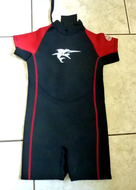 Wetsuit TWF black/red Unisex has white shark logo shortie wetsuit-Size K2 (4-5y)