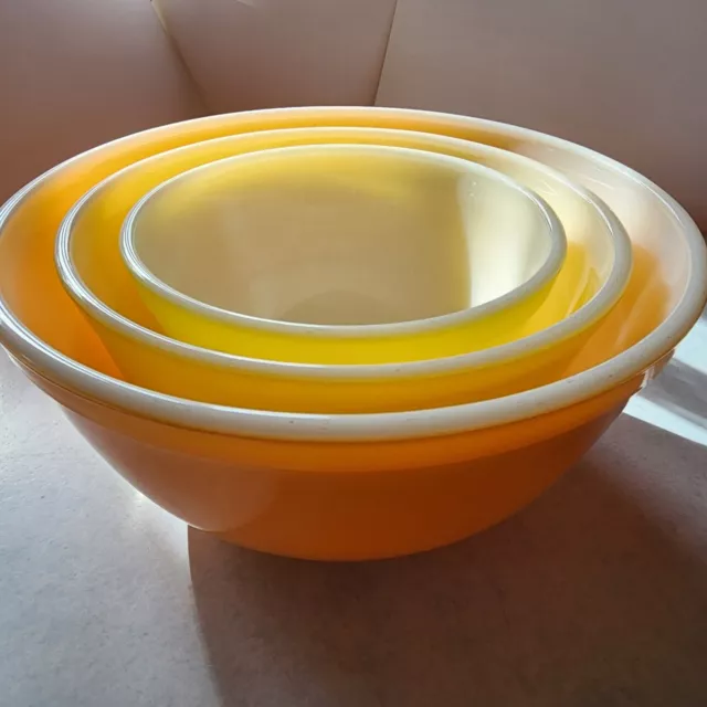 Pyrex Citrus Yellow Daisy Orange Set Of 3 Vintage Glass Mixing Bowls