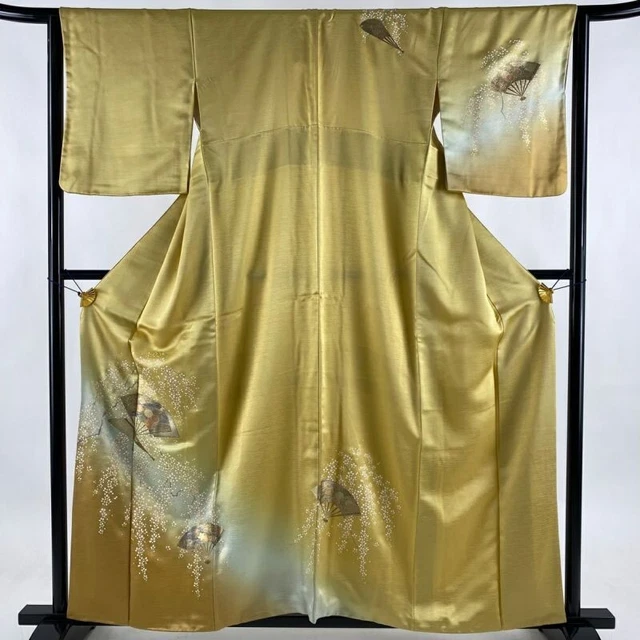 Woman Japanese Kimono Houmongi Silk Fan Flower Gold Foil Blur Pale Yellow