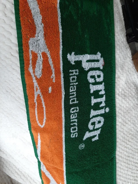 pins ARTHUS BERTRAND / perrier / ROLLAND GARROS / lot x 2