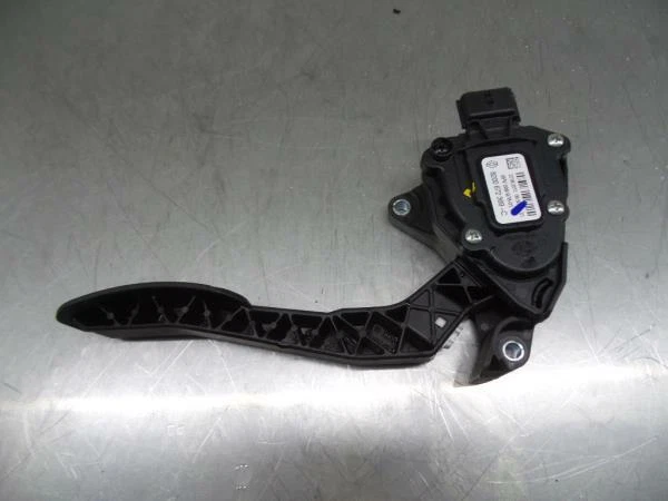8200672369c pédale d accélérateur renault master kipper