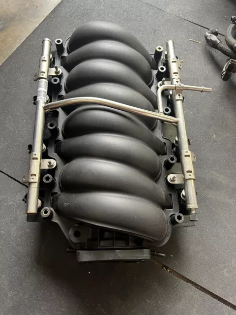 LS2 Intake Manifold Fuel Rail Fuel Injectors & Bolts 12589181 Corvette GTO CTS-V