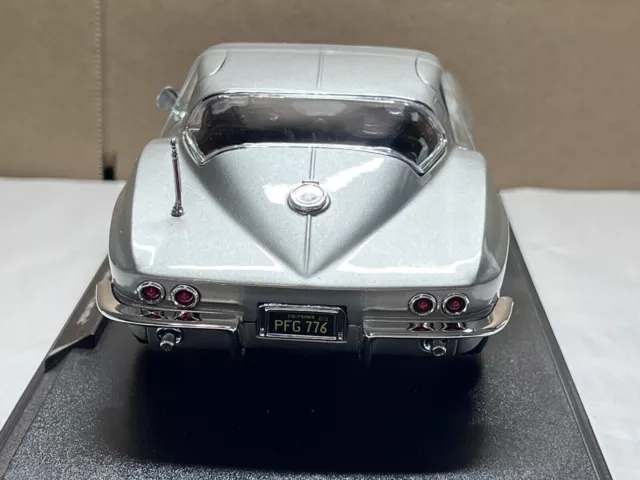 NEW 1965 Chevy Corvette - Maisto Special Edition, 1:18 Scale, Diecast Car Model 2