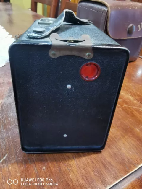 Vintage Six-20 Brownie mod C Box Camera Made by Kodak 3