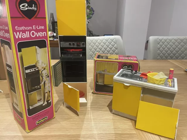 Pedigree Sindy EASTHAM Kitchen Wall Oven Sink Unit Cupboard Vintage 1970s Yellow