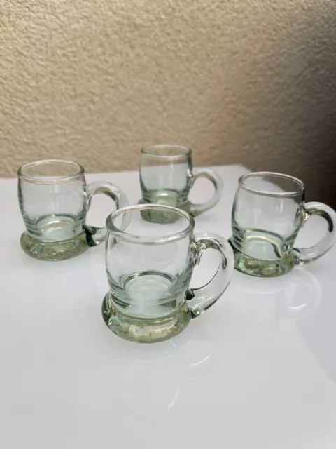 Petits verres à liqueur  vintage .lot de 4