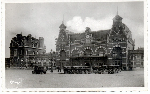 59 CPA animée CIM CAMBRAI La gare Véhicules années 30- tacots -old cars -station